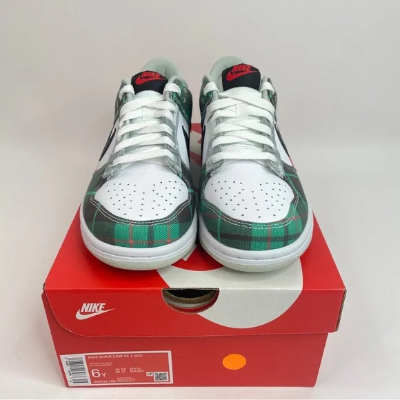 Nike Dunk Low GS SE 1 “Tartan Plaid” 2023 - Picture 2 of 4